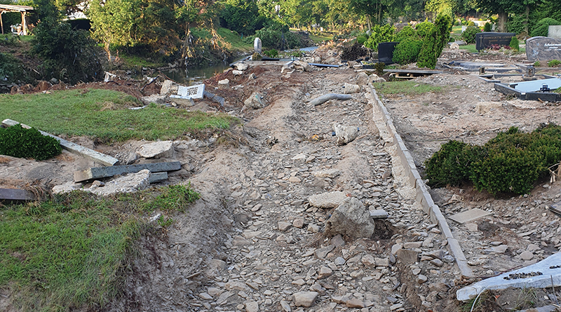 Zerstörter Friedhof in Schleiden-Gemünd nach der Flut