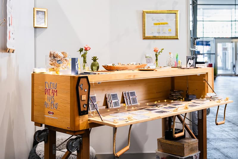 die offene Sargbar, Foto: Victoria, dotsnboxes.de