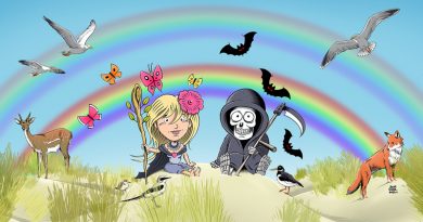 Illustration von Schwarwel, Herr Tod und Frau Leben sitzen in einem Dünen-Ambiente, umgeben von Tieren wie Fledermäuse, Schmetterlinge, Hasen, Vögel, Fuchs und Rehe